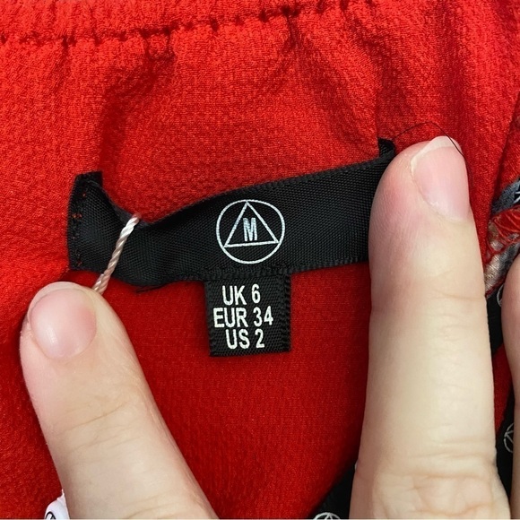 NWT Missguided Red Floral Off Shoulder Romper Jumpsuit Size 2 - Picture 4 of 7